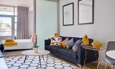 Margot-Urban Oasis: Cozy 1-BR with Balcony & City Views