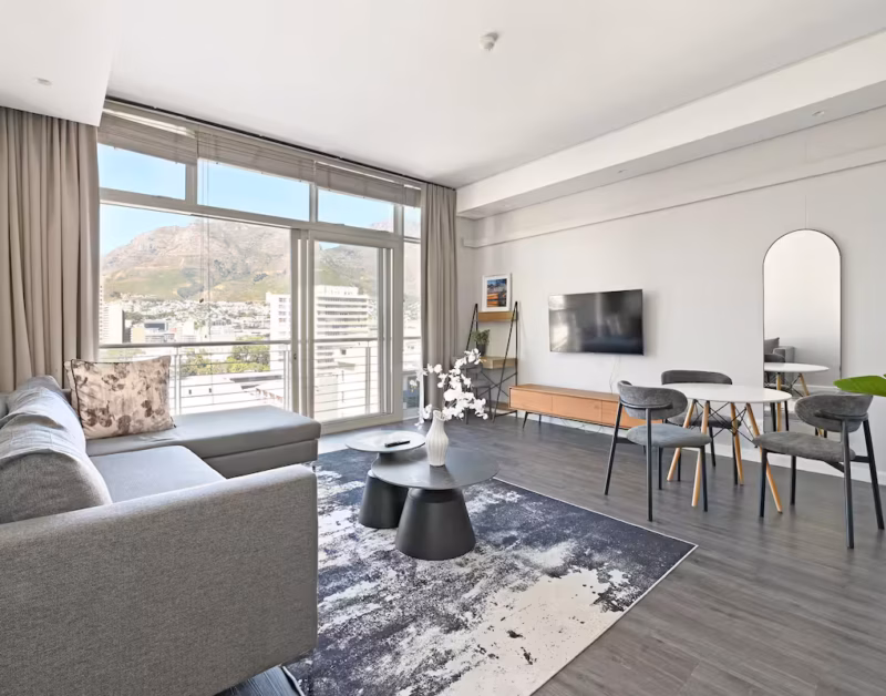 Lola-Central CPT 1BR with Juliette Balcony & Views