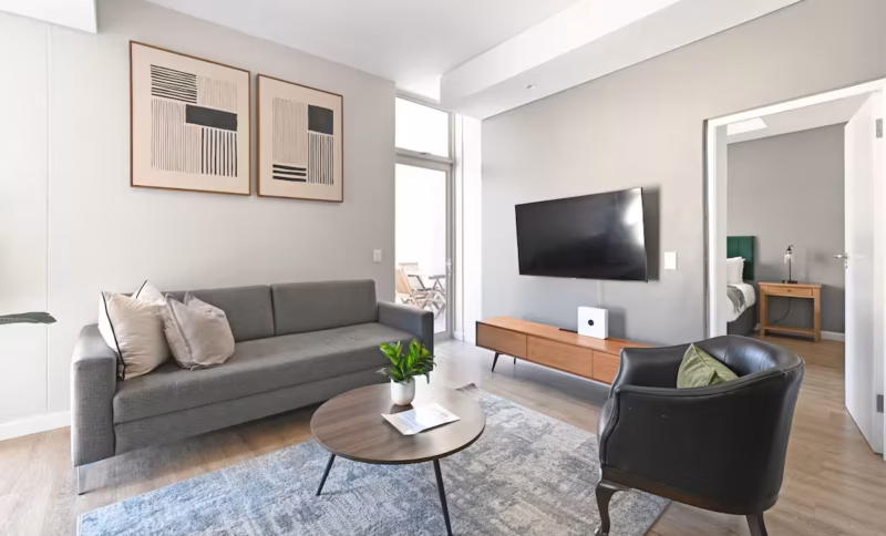 Leila-Chic 2BR with Mountain & City Views in Cape Town