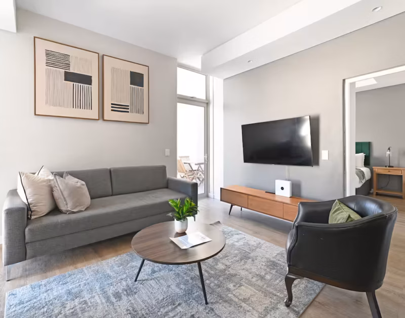 Leila-Chic 2BR with Mountain & City Views in Cape Town