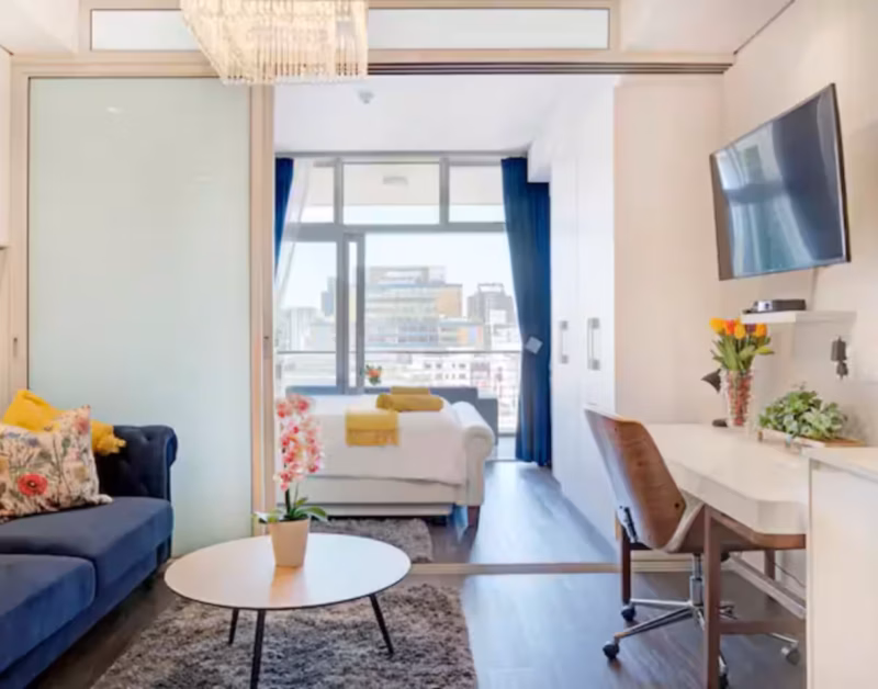 Ruby-Modern 1-BR Apt w/ City Views & Pool in Cape Town