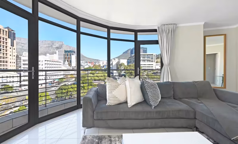 Shaya-Stylish 2BR in De Waterkant Mountain & City Views