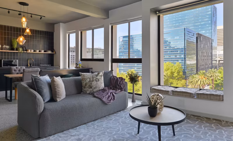 Ira-Lux – Apartment with Rooftop Pool & City Views