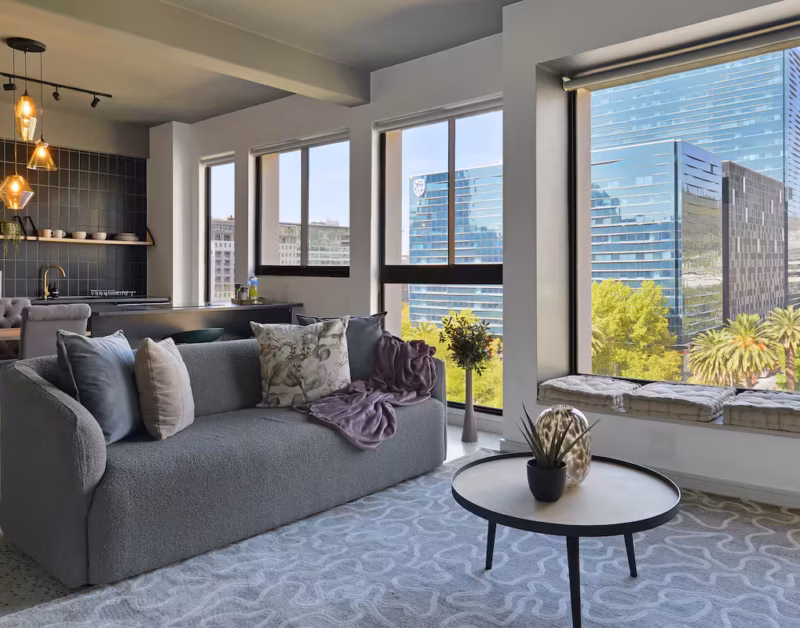 Ira-Lux – Apartment with Rooftop Pool & City Views