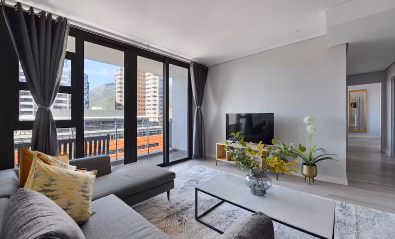 Maryam-Luxe 2-Bed Apt w/ Stunning Views & Pool Access