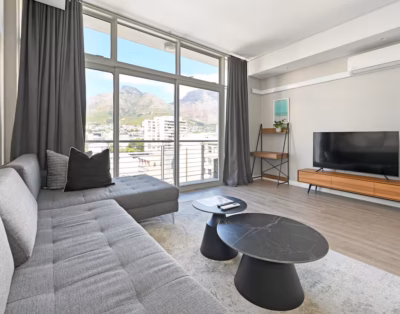 Zara-Chic 1-BR Apartment with Stunning Mountain Views
