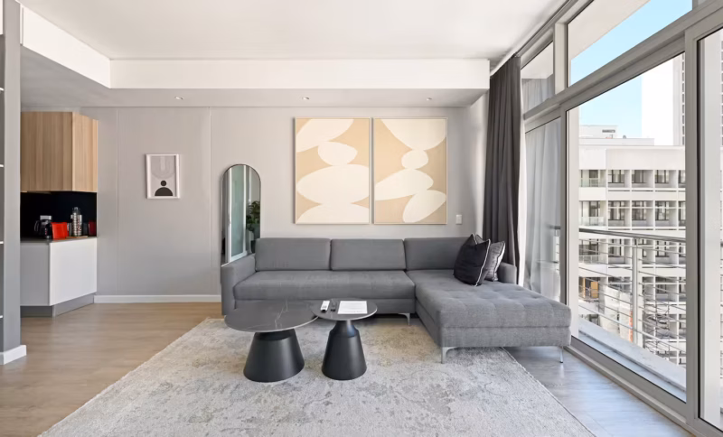 Zara-Chic 1-BR Apartment with Stunning Mountain Views