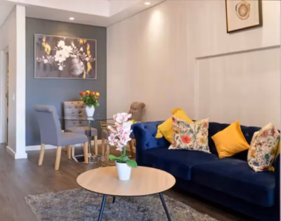 Ruby-Modern 1-BR Apt w/ City Views & Pool in Cape Town