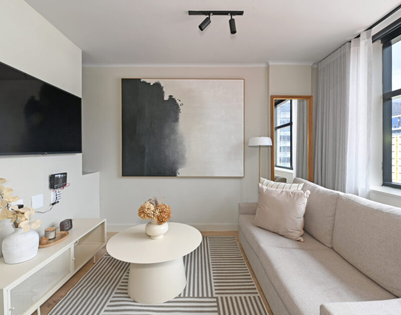 Hazel – 1-Bed Studio City Escape with Views